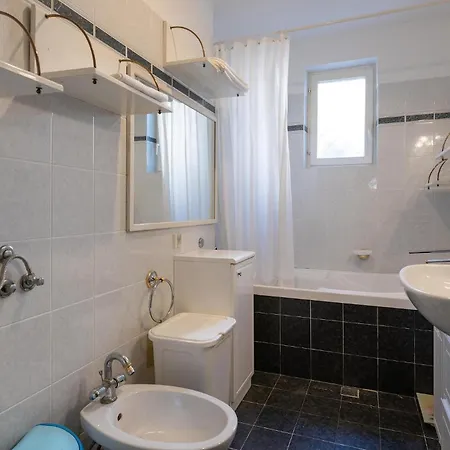 Awesome In With Outdoor Swimming Pool *
