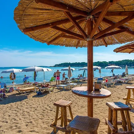 Awesome In With Outdoor Swimming Pool Помер